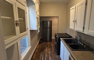 2 beds, 1 bath, $885, Unit Apt. A