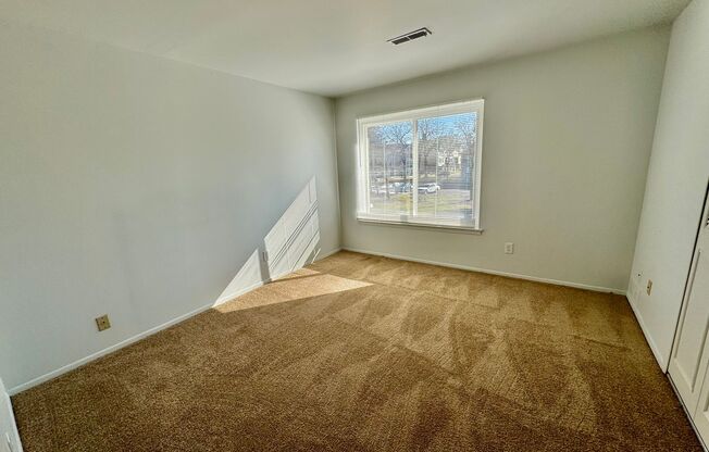 2 beds, 1 bath, 1,000 sqft, $1,295, Unit 617 Flint Rd. #6