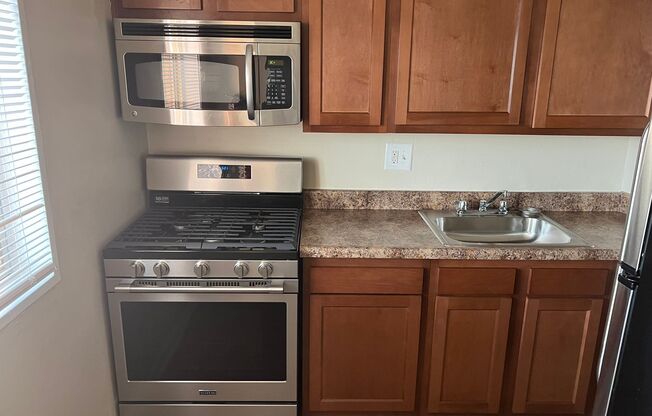 2 beds, 1 bath, 800 sqft, $1,700, Unit 2502-204