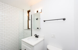 1008 W Altgeld St 1