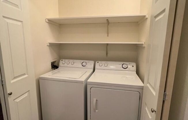 2 beds, 1 bath, 915 sqft, $1,625, Unit 412