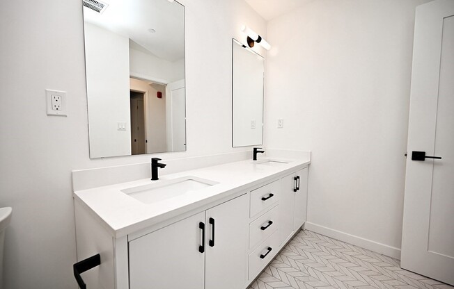 2 beds, 2 baths, 898 sqft, $4,300, Unit 303