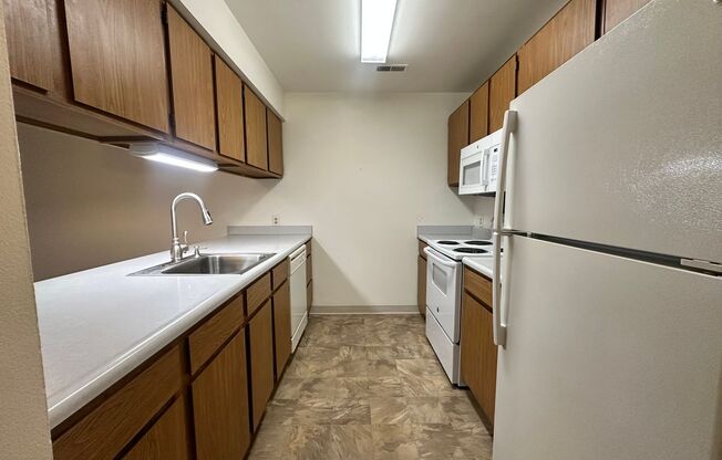 2 beds, 1 bath, 1,308 sqft, $1,250, Unit 765