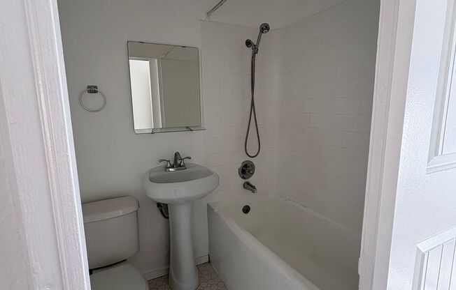 1 bed, 1 bath, 400 sqft, $1,595, Unit 12