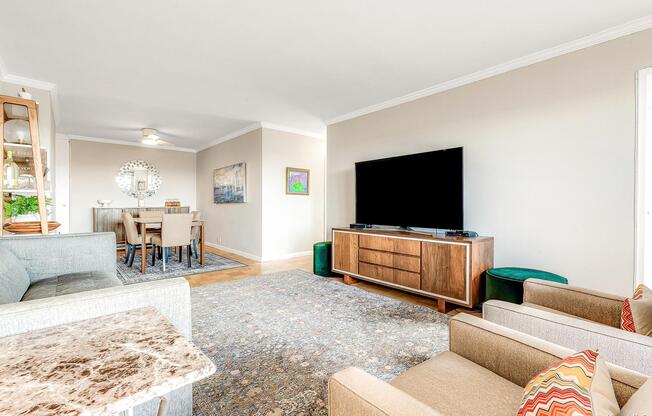 2 beds, 1 bath, 1,000 sqft, $4,250, Unit 11H