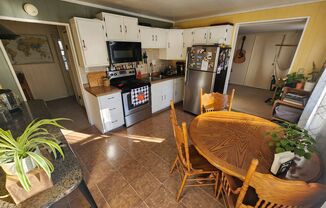 2 beds, 1 bath, $995