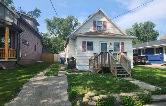 224 E JACKSON AVE