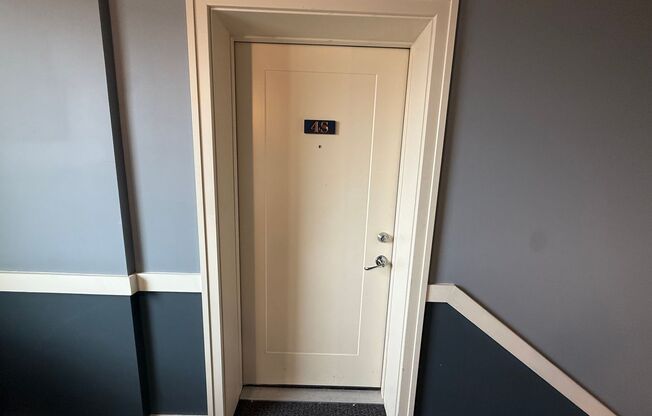 Luxury 3BR/2BA Condo – Prime Hyde Park Location, Modern Finishes