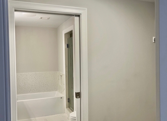 1 bed, 1.5 baths, 869 sqft, $3,750, Unit 401