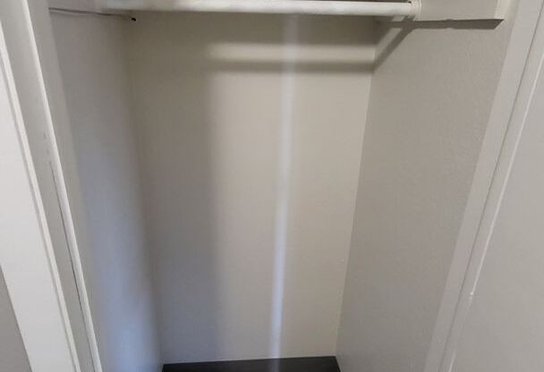 1 bed, 1 bath, 850 sqft, $1,050, Unit 6-610