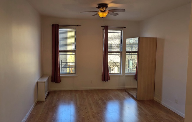 2 beds, 1 bath, $3,500, Unit 2R