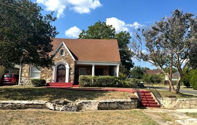 Ready for Move-In Historic 4/3 home in Woodlawn Terrace - Near I-10 and Frericksburg Rd