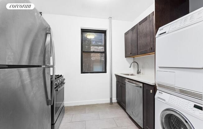505 W 122 ST