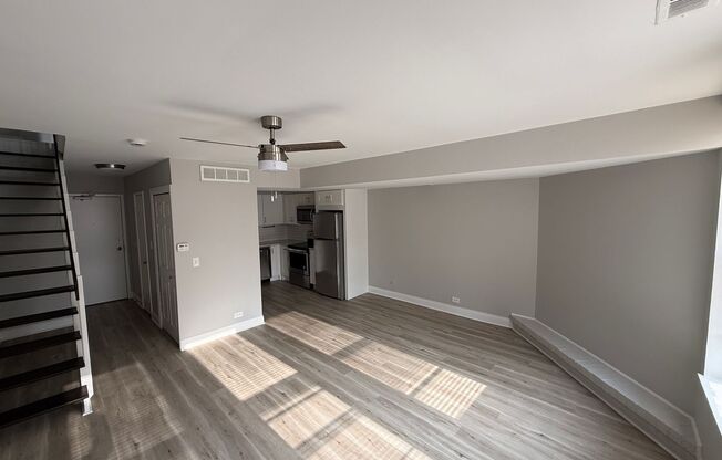 2 beds, 1.5 baths, $2,700, Unit 306