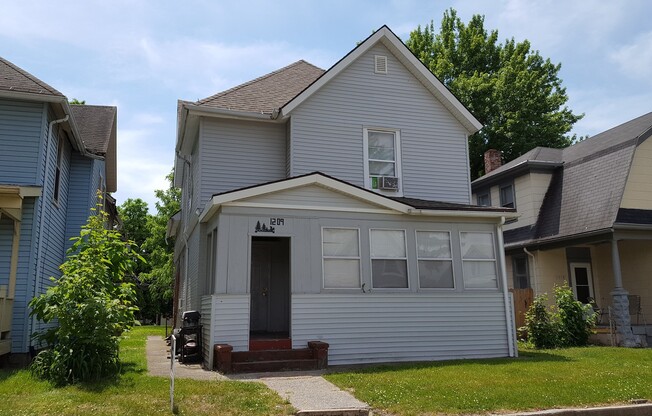 1209 Scott