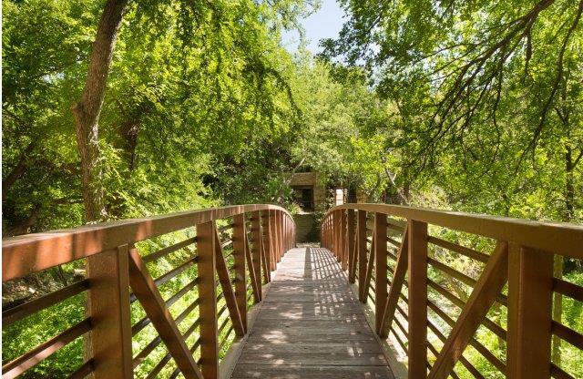 Gorgeous, tree-lined nature escape with walking bridge on-site