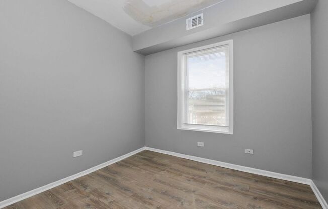 2 beds, 1 bath, 480 sqft, $1,525, Unit 4244 1/2 - 3E