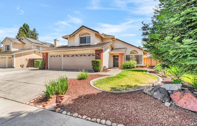 WONDERFUL NEIGHBORHOOD...WELL MAINTAINED 3 BED/2.5BATH FAMILY HOME!!