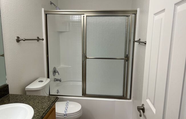2 beds, 1 bath, 850 sqft, $2,745, Unit H-2