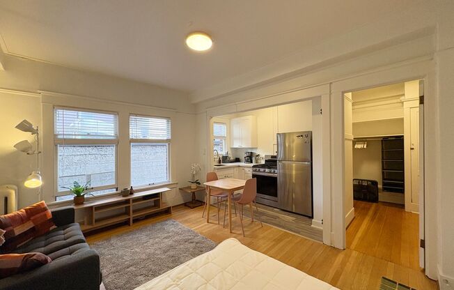 Studio, 1 bath, 335 sqft, $1,895, Unit Unit 206