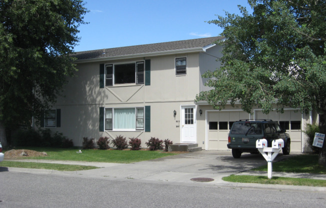2000 2002 S BLACK AVE