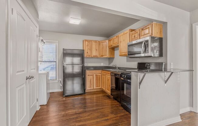 2 beds, 1 bath, 750 sqft, $1,050, Unit 1221-9