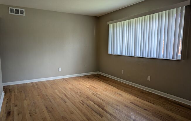 Beautiful, Fully Renovated 2 Bedroom in North County - IN UNIT Washer/Dryer