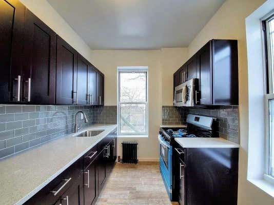 3 beds, 1 bath, 815 sqft, $3,499