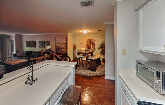 3104 PINE HTS DR NE