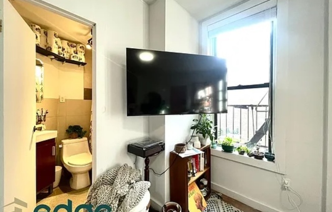 1 bed, 1 bath, $3,095, Unit 33