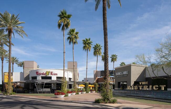 From brunch at Thirsty Lion to browsing at Barnes & Noble, Tempe Marketplace keeps favorites close to Modera Rio Salado.