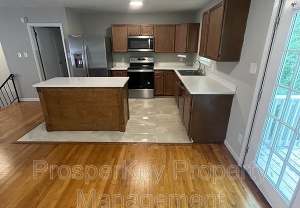 1211 TIMBERLANE DR