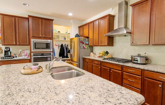 Beautiful 3 Bed/2.5 Bath Townhome Nestled in a Prime Cary Location!