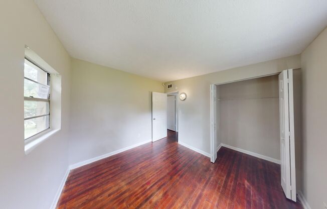 3 beds, 1 bath, $1,300