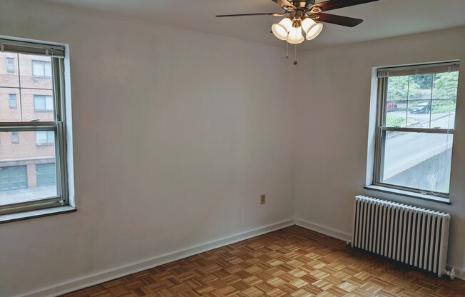 3 beds, 1 bath, $2,175, Unit 202A