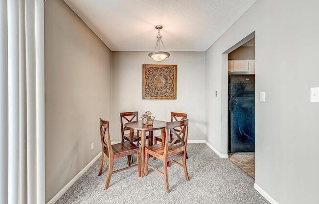 2 beds, 1 bath, 860 sqft, $1,154