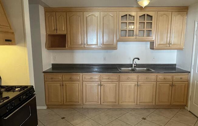 8136 KNOLLWOOD RD