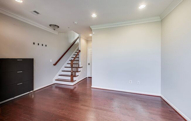 Beautiful 4 level 3 bd 4.5 bath townhouse in Potomac Overlook community