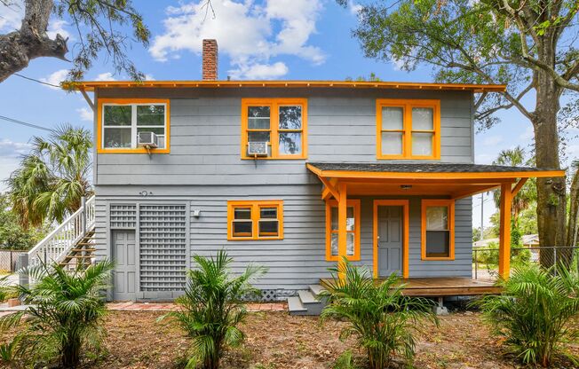Available Now! Spacious 3 Bedroom Upstairs Apartment Near Downtown St. Petersburg