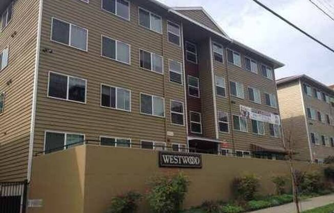 3 beds, 2 baths, 643 sqft, $2,025, Unit C403
