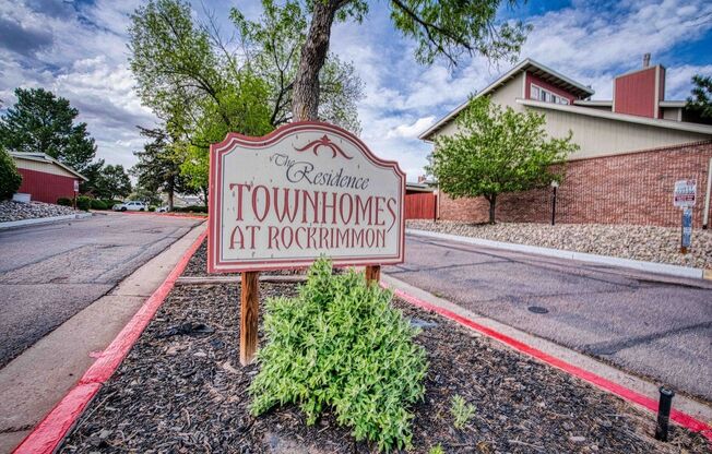 Move-In Ready Townhome in Desirable District 20 with Mountain Views!