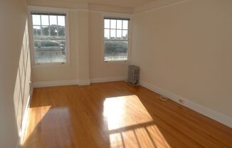 2 beds, 1 bath, $3,200, Unit 503