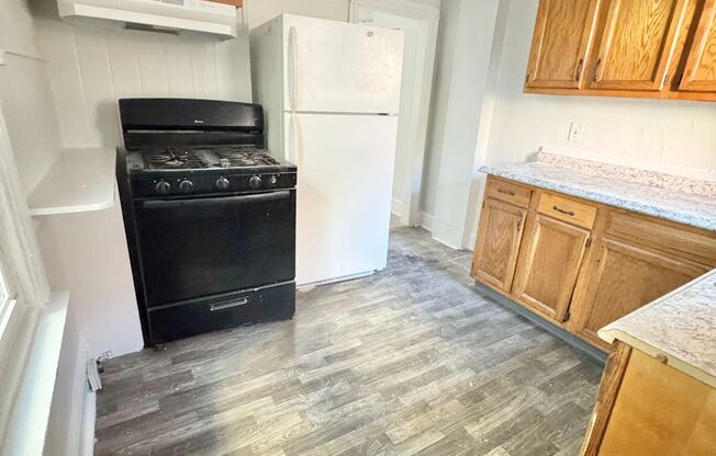 2 beds, 1 bath, 850 sqft, $1,200, Unit 4 Lower Oak Street-1