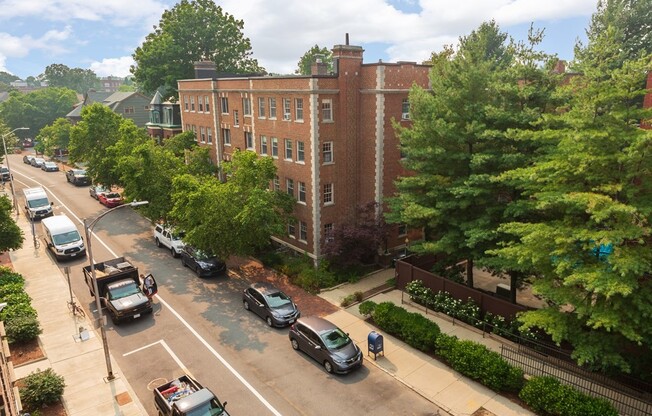 2 beds, 1 bath, 758 sqft, $3,200, Unit 43