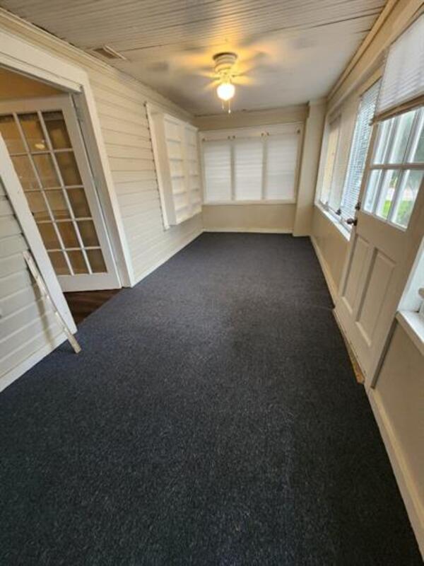 1131 QUEEN N HOUSE ST