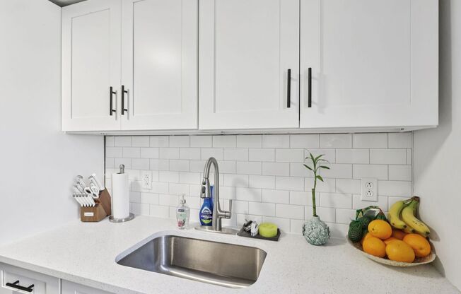 2 beds, 1 bath, 900 sqft, $1,225, Unit 136