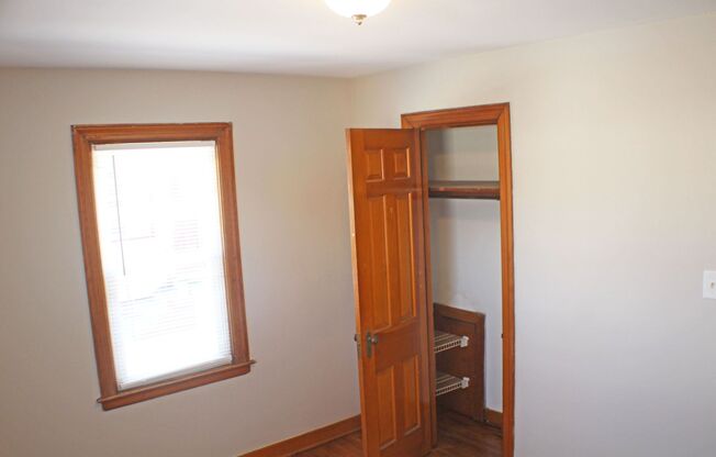 2 beds, 1 bath, $999