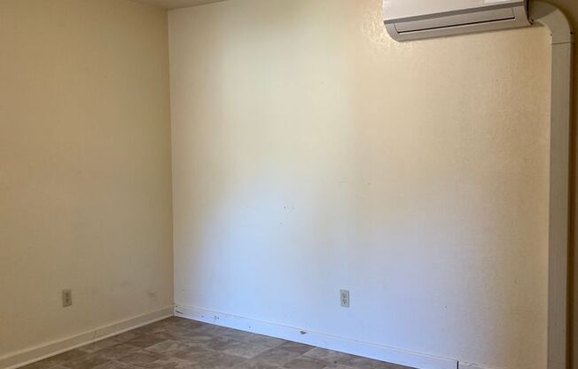 2 beds, 1 bath, $1,250, Unit #9