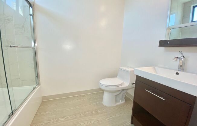 Studio, 1 bath, 410 sqft, $2,040, Unit 1335 Folsom St, Unit 501