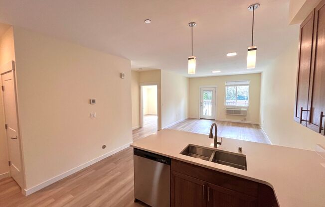 1 bed, 1 bath, 800 sqft, $1,600, Unit E103